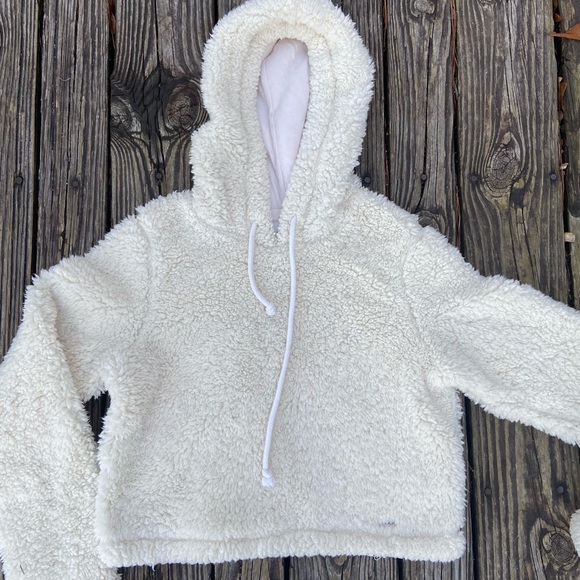 Hollister White Fluffy Cropped Hoodie 